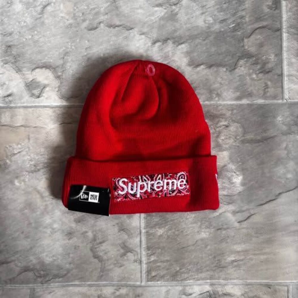 Supreme x new era red beanie FW19 in red unisex